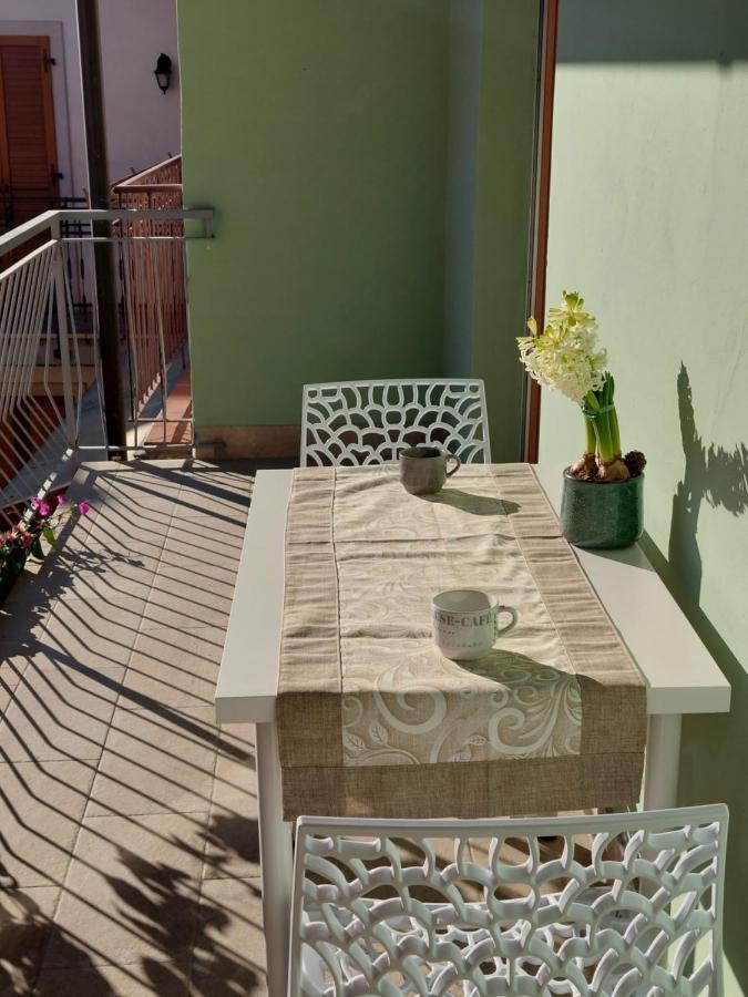 La Bougainville - Luxury Apartment Торболе Экстерьер фото