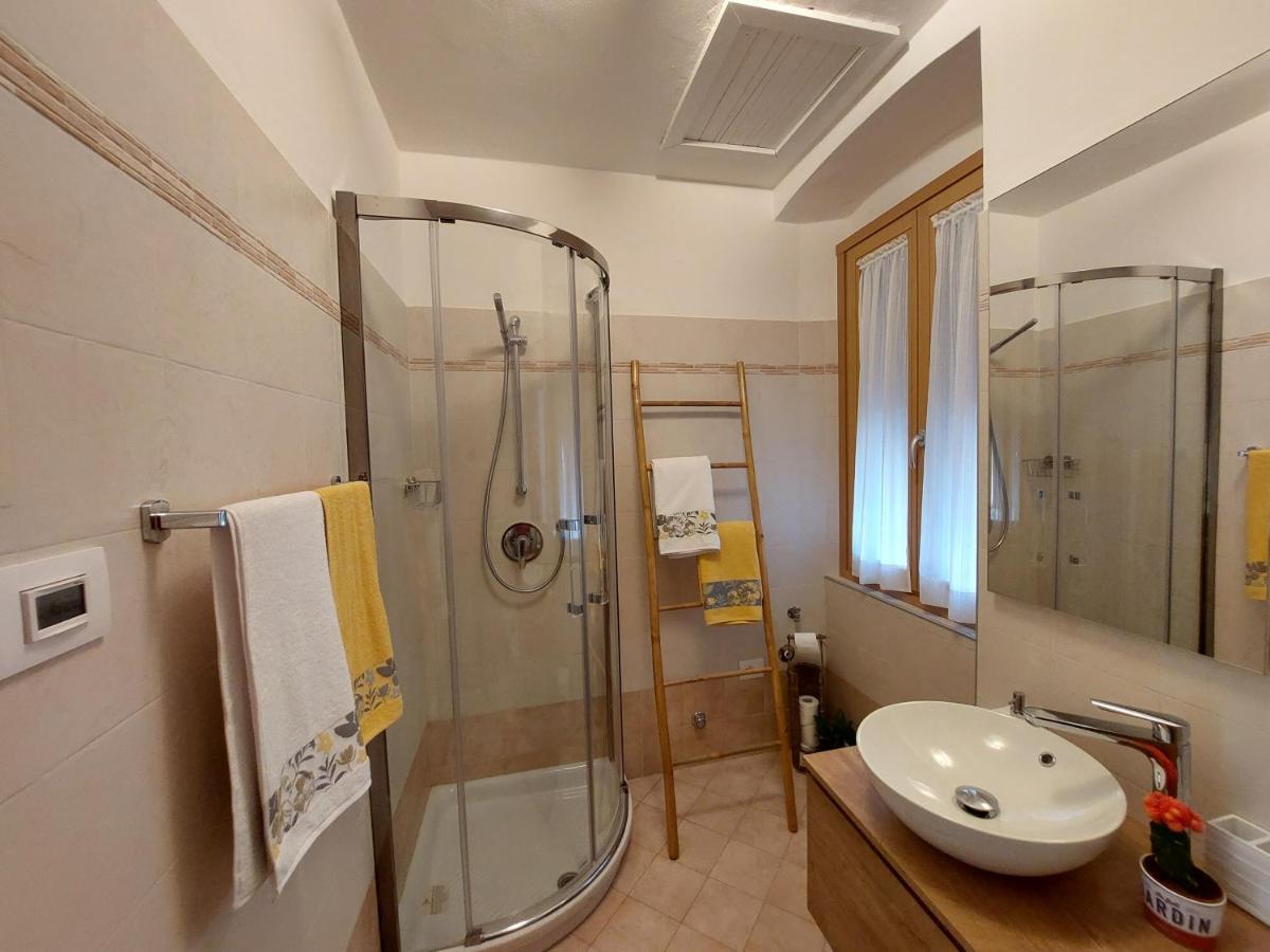 La Bougainville - Luxury Apartment Торболе Экстерьер фото
